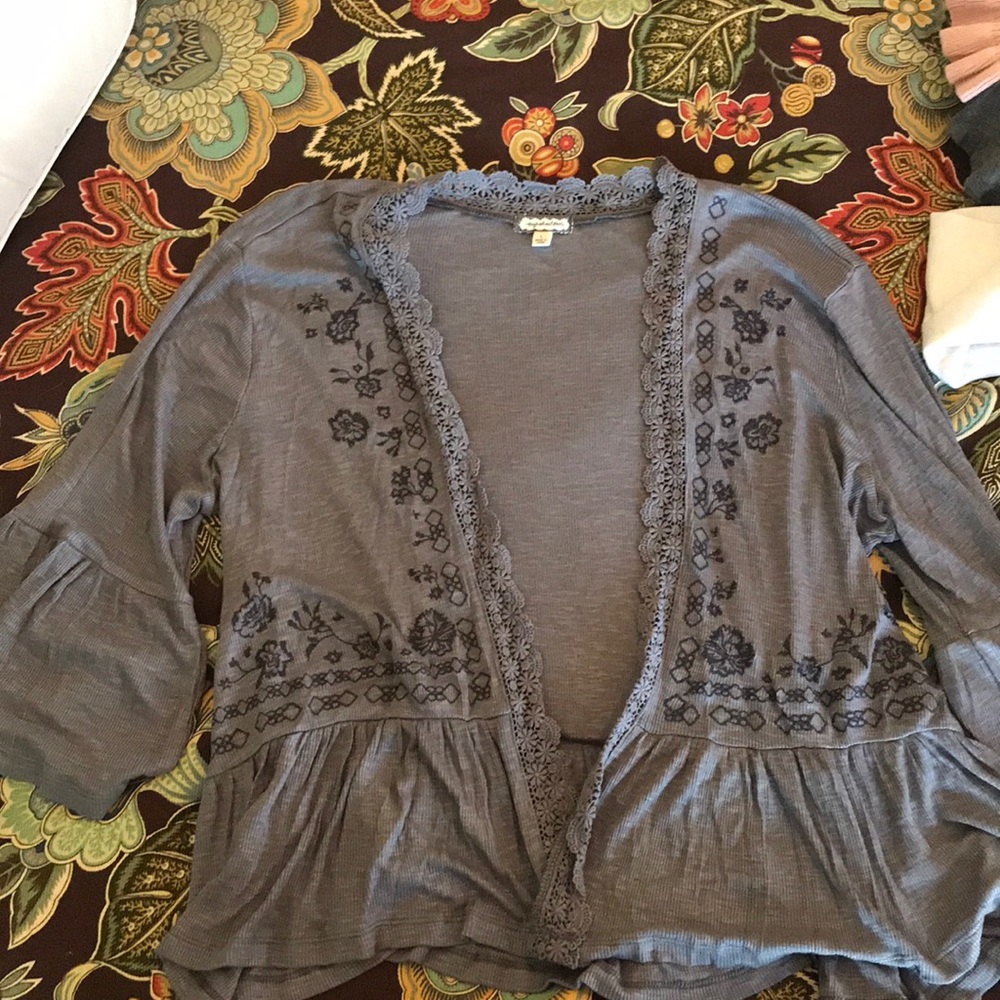 Grey cardigan with design